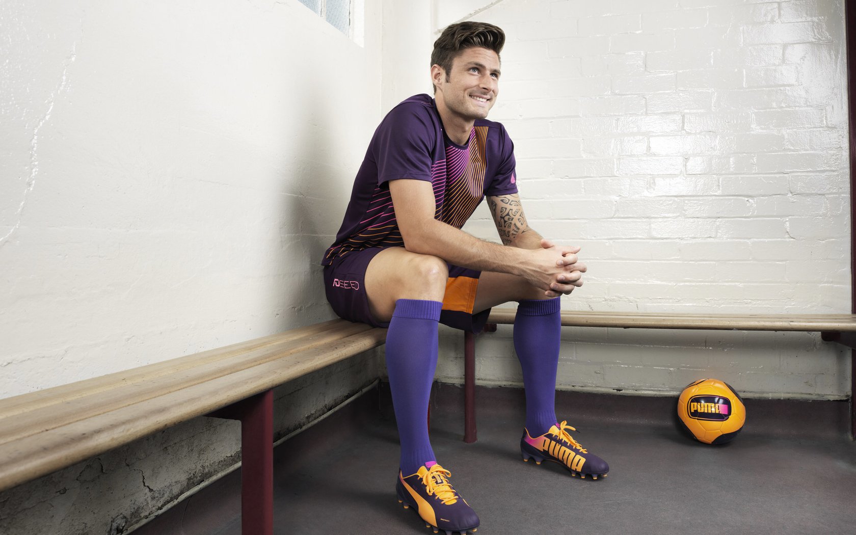 “马科斯·莫奇的战术安排与防守反应，成就美洲狮队的防守核心”