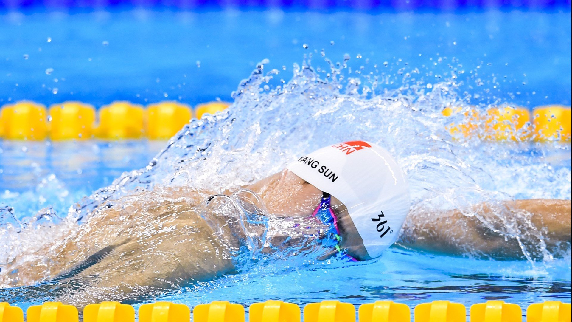 胡贝特·科斯后半程爆发力夺人眼球，贝尔·胡克斯