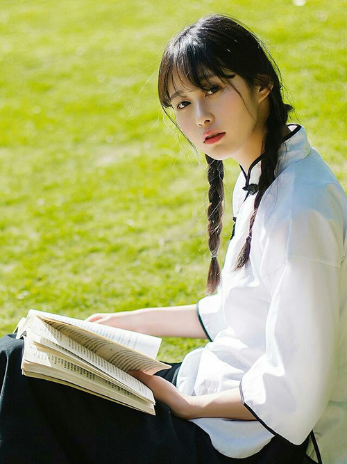 kaiyun体育app-“英超剩余比赛紧张进行，争冠形势逐渐清晰”，英超比赛太多